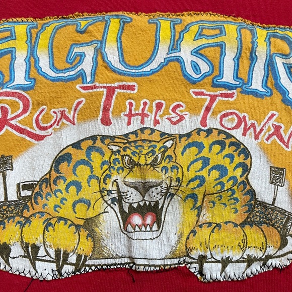Vintage Tops - Vintage Jaguars Run this town red tee